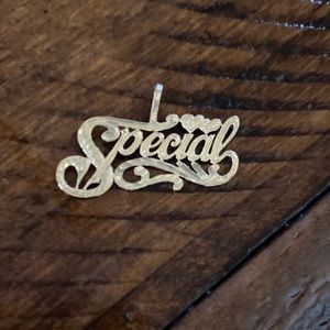 🌺 Gold charm - “Special”